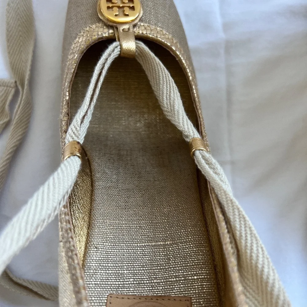 Tory Burch Tan Canvas Lace Up Ankle Espadrille Wedge with Gold Trim Size 9